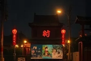 《玻璃温室》横版海报：温室穹顶上的水珠